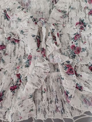 Top blanco Pull&Bear flores