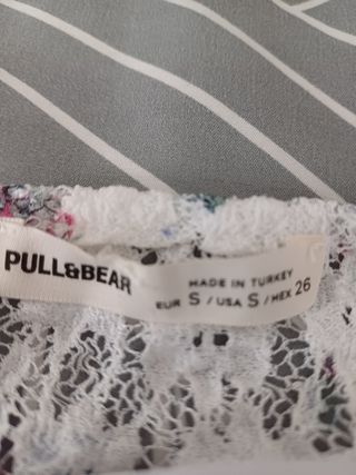Top blanco Pull&Bear flores
