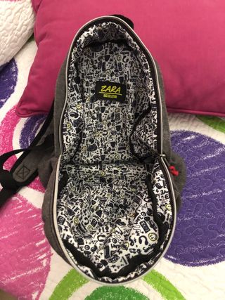 Mochila gris estampada