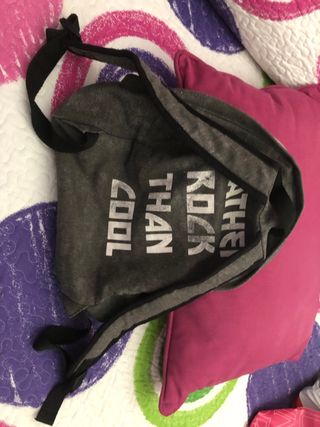 Mochila gris estampada