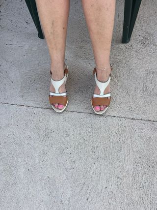 Sandalias piel mujer beige-marrón