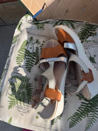 Sandalias piel mujer beige-marrón