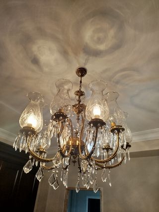 Lampara 10 brazos de bronce y focos cristal tallad
