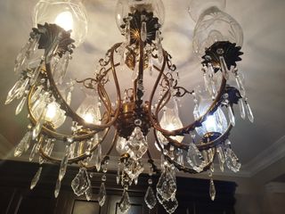 Lampara 10 brazos de bronce y focos cristal tallad