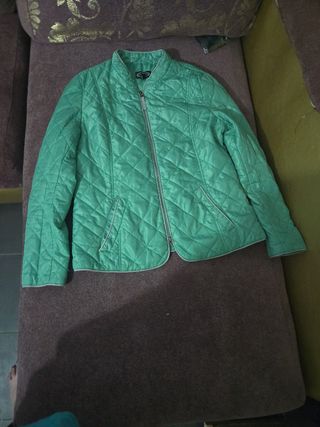 Cazadora acolchada verde