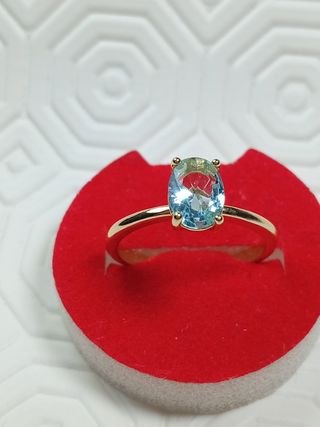 Anello oro con topazio azzurro