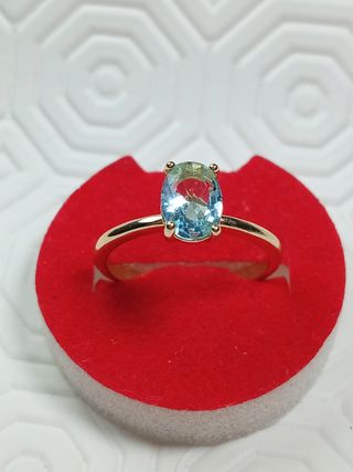 Anello oro con topazio azzurro