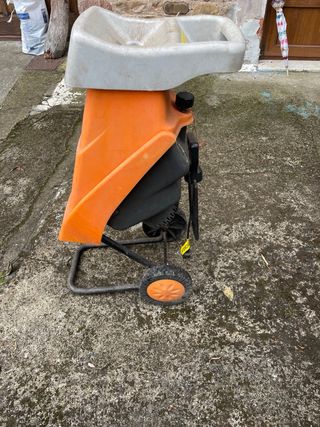 Triturador ramas Voltor TC 24