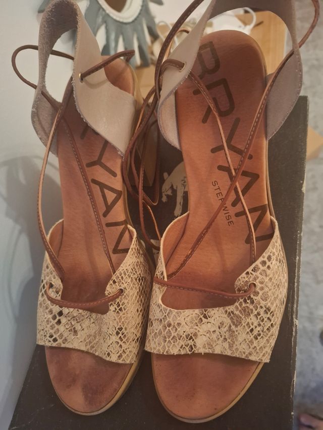 Sandalias Bryan tacón