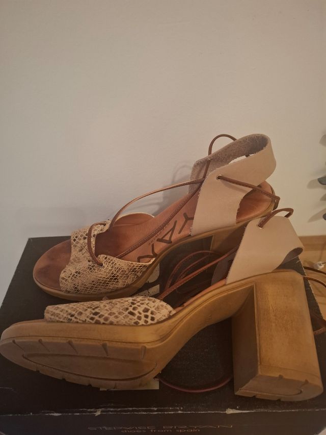 Sandalias Bryan tacón