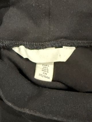 Vestido negro asimétrico con flecos