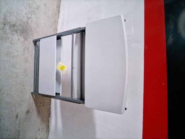 Mesa plegable blanca metalica