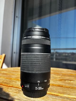 Canon EOS 1200D + Objetivo 75-300mm + Mochila.