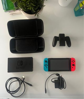 Nintendo Switch + Tarjeta micro SD 128 GB. 