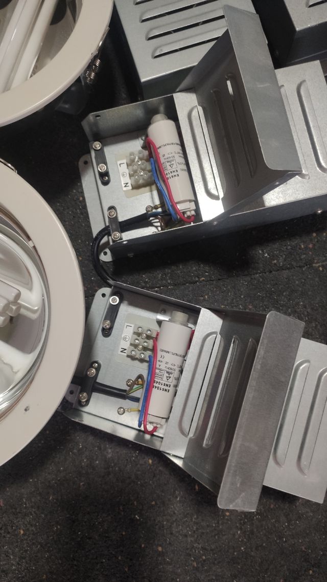 6 Focos bajo consumo + 6 Reactores