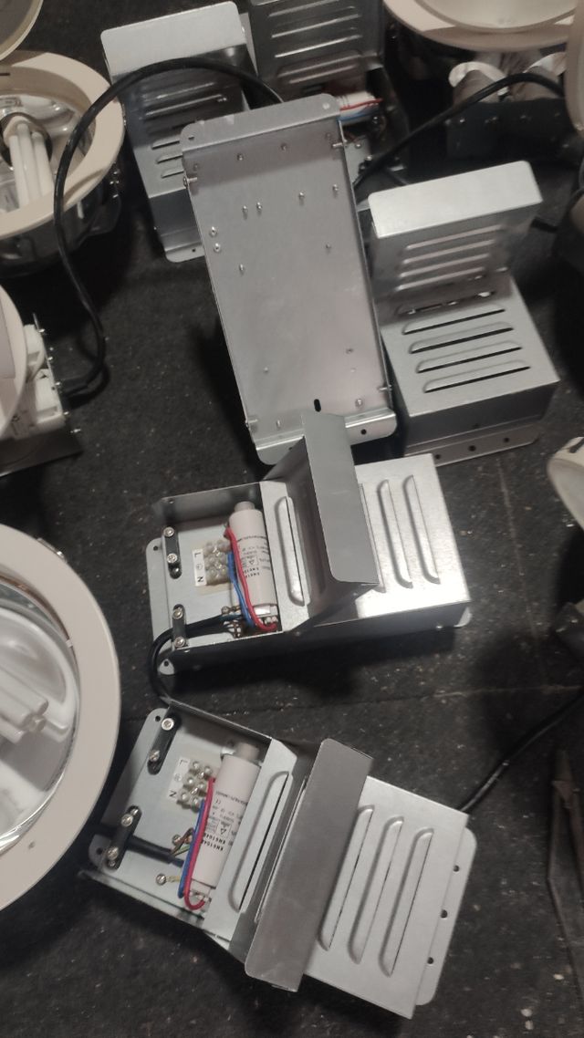 6 Focos bajo consumo + 6 Reactores