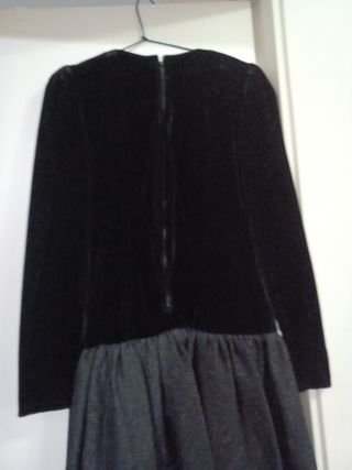 Vestido negro de terciopelo para mantilla