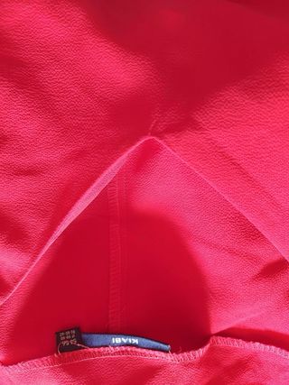 Vestido o blusón rojo con escote en pico – elegant