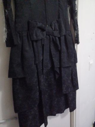Vestido negro de encaje
