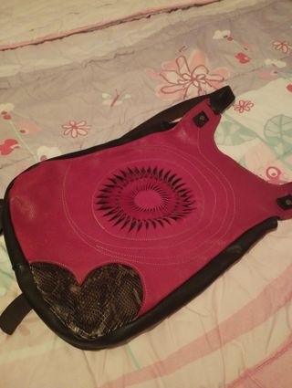 Bolso mochila de cuero hecha a mano. Artesanal