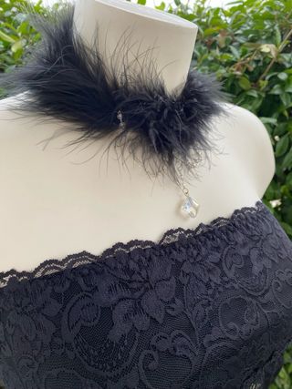 Collarino chocker girocollo in piume nere