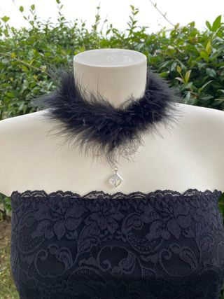 Collarino chocker girocollo in piume nere