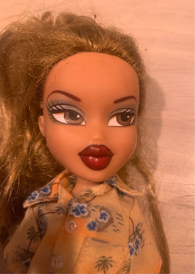 Bratz Cloe - Bambola con Abiti
