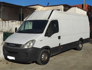 Servicio de Portes Rápidos y Seguros con Furgoneta