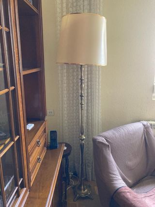 Lampara pie vintage dorada