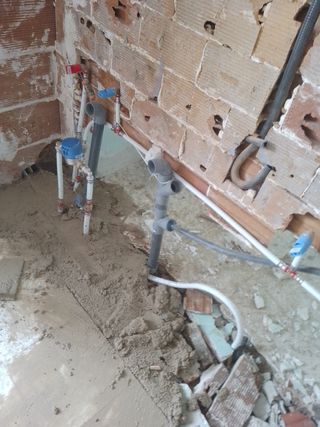 ALBAÑIL, PINTOR, ELECTRICISTA, FONTANERO EXPERTO.