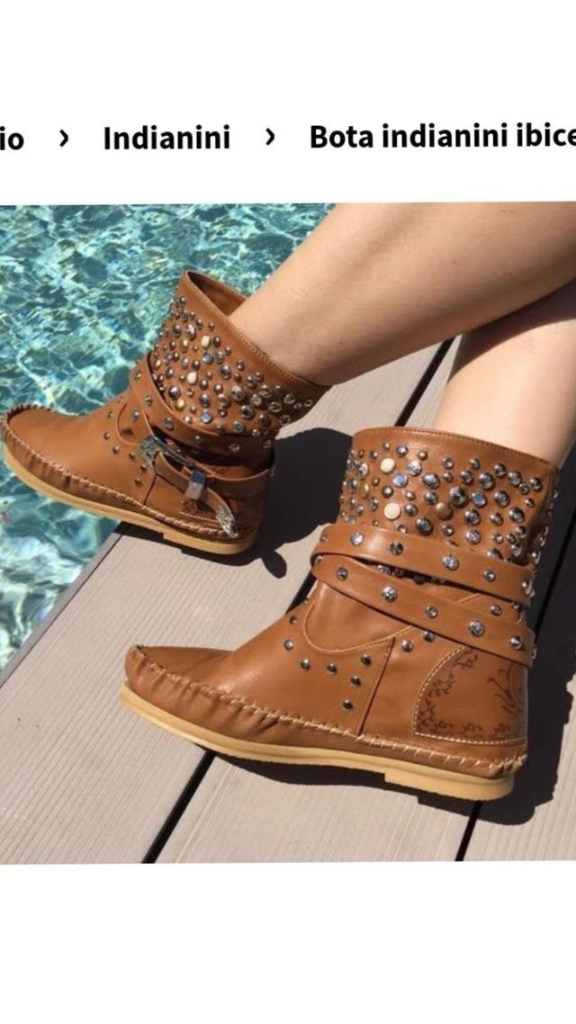 Botas indianini polipiel marrón con tachuelas
