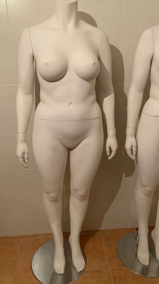 1 maniquí  talla grande