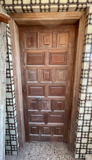 Puerta madera maciza antigua