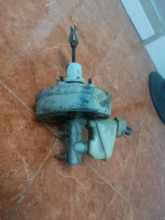 Opel Corsa A servo con bomba de freno