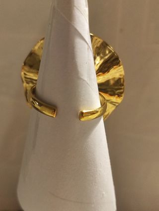 Anillo dorado con flor acero inoxidable con perla