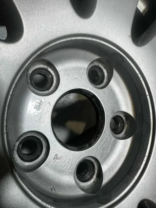 4 LLANTAS AUDI A4 ORIGINALES ADUI 16" 2 CON GOMAS