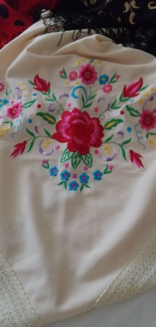Manton bordado multicolor
