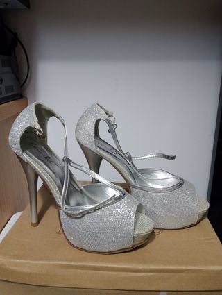 Zapatos de fiesta plateados