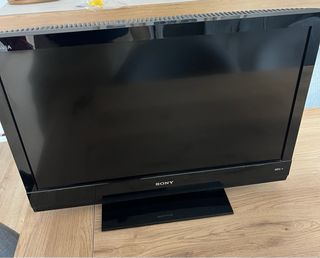 TV Sony Bravia KDL-22BX200 + mando