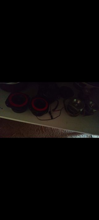 Altavoces Tuyters -  negros y rojos