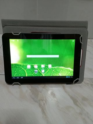 Tablet,funda y cargador 
