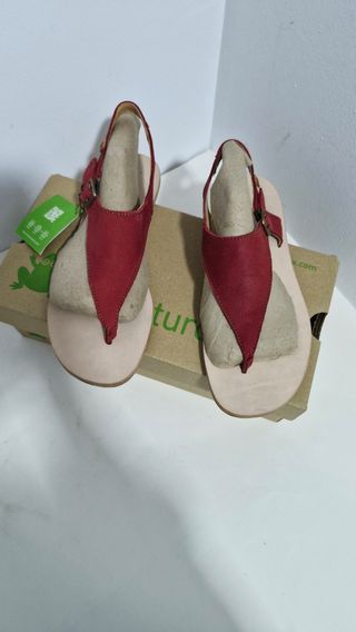 Sandalias rojas El Naturalista