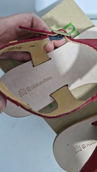Sandalias rojas El Naturalista
