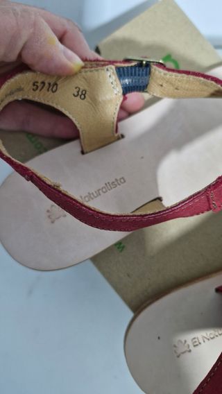 Sandalias rojas El Naturalista