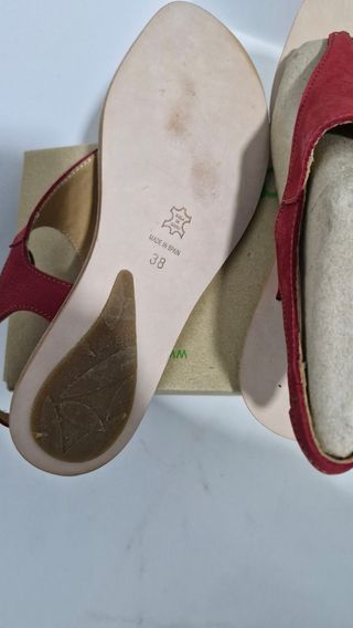 Sandalias rojas El Naturalista