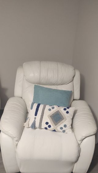 Sofá de piel blanco reclinable