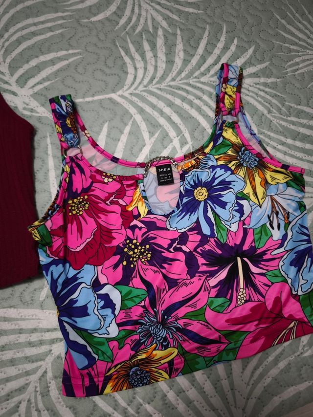 2 Tops - Rojo y Flores - Talla S