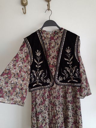 Vestido Zara flores - Talla XS.