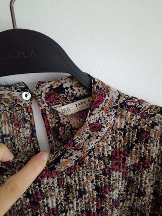 Vestido Zara flores - Talla XS.