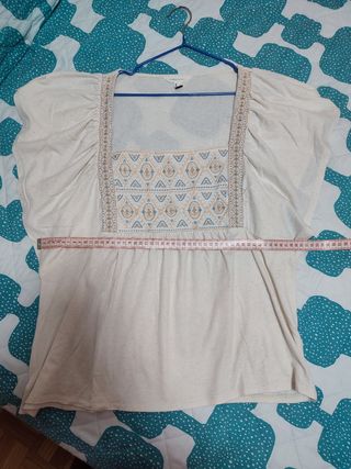 Blusa Cortefiel beige bordada